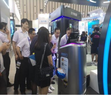 苏宁移动售货机器人 当“看脸”成为商业新玩法